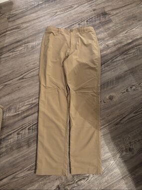 Under Armour Men's Tan Chino Pants